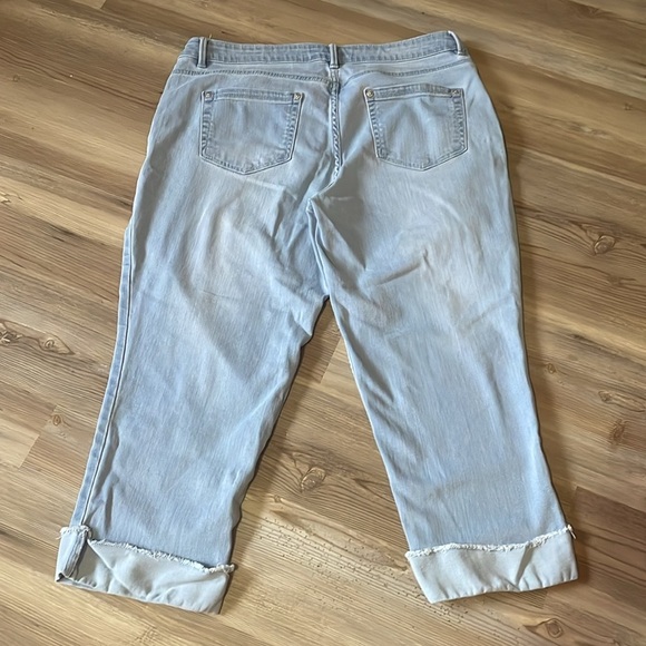 J.Jill Authentic Fit Cropped Jeans Women’s 14P Light Wash Cuffed Raw hem Stretch - Picture 10 of 11